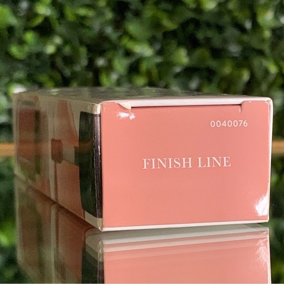 Laura Geller FINISH LINE Treat-n-Go Tinted Lip Oil | NEW | Neutral Pink Treat&Go - Picture 9 of 12